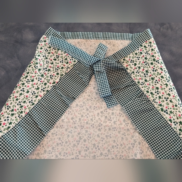 Ladies Half Apron. - Picture 3 of 6
